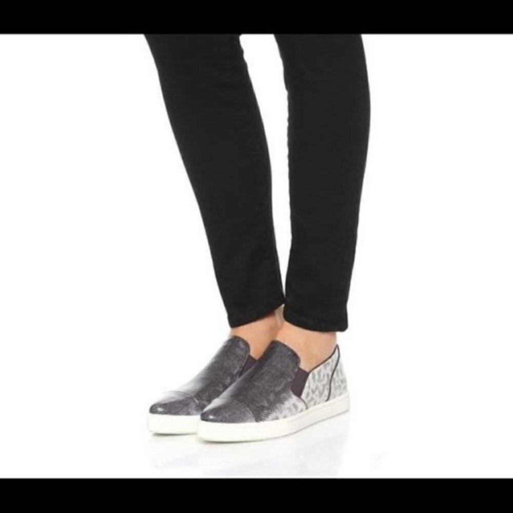 Vince Paeyre Pointed Toe Snakeskin Leather Slip On